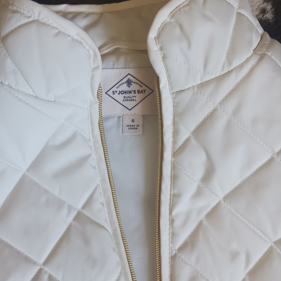 NWOT St. John's Bay Puffer Vest w/Pockets - Picture 7 of 8